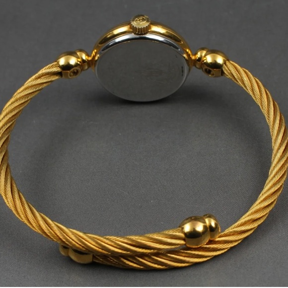 - Stunning Gucci Italian Luxury Watch - Picture 6 of 9